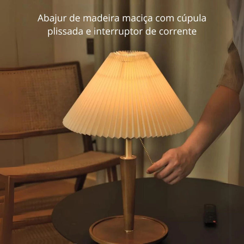 Abajur Plissado em Madeira
